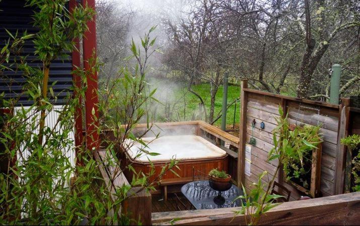Sutton Spring Art Retreats Apartment Daylesford Bagian luar foto